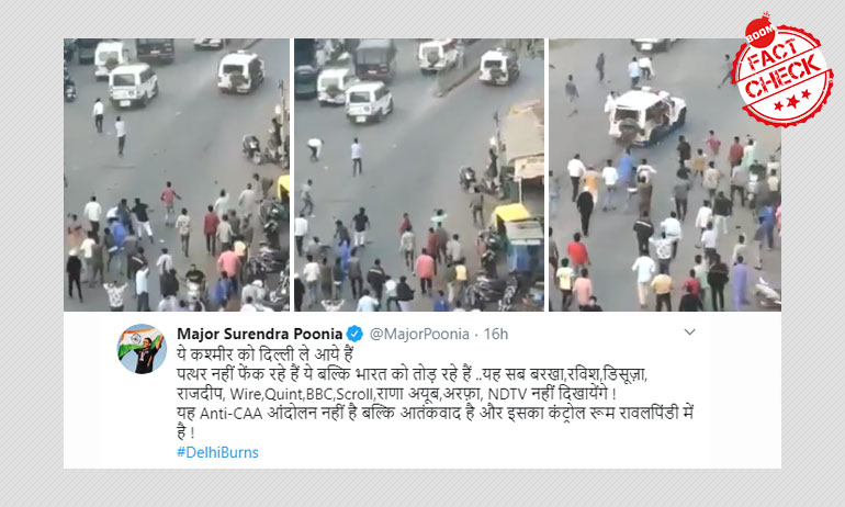 Video Of Mob Pelting Stones At Police In Ahmedabad Peddled As Delhi Video Of Mob Pelting Stones At Police In Ahmedabad Peddled As Delhi