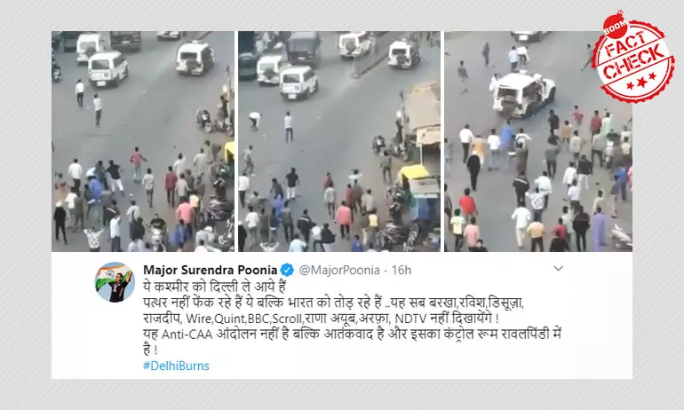 Video Of Mob Pelting Stones At Police In Ahmedabad Peddled As Delhi