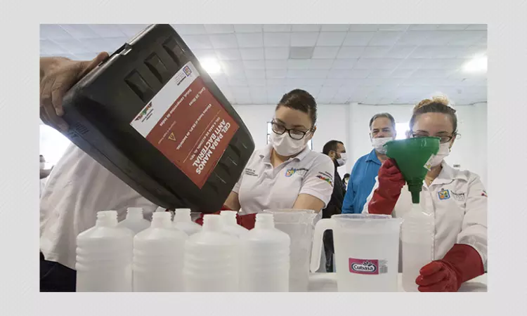 False: Mixing Rum, Bleach And Fabric Softener Makes Hand-Sanitiser