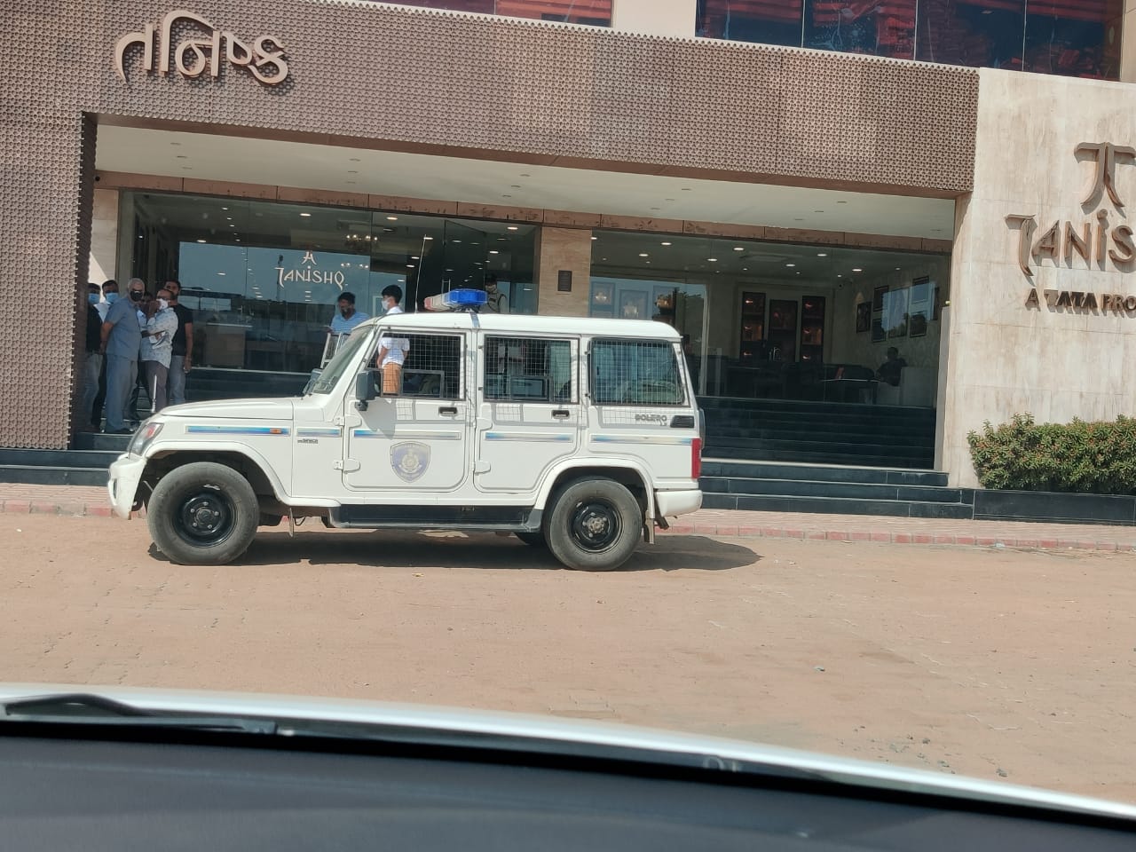 A photo sent to BOOM by Yusuf shows a police vehicle in front of the Tanishq showroom today