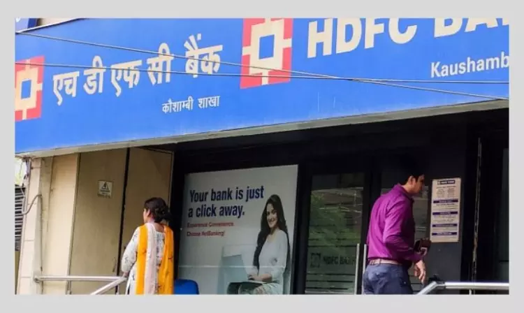 RBI Bars HDFC Bank From Issuing New Credit Cards Due To Outages