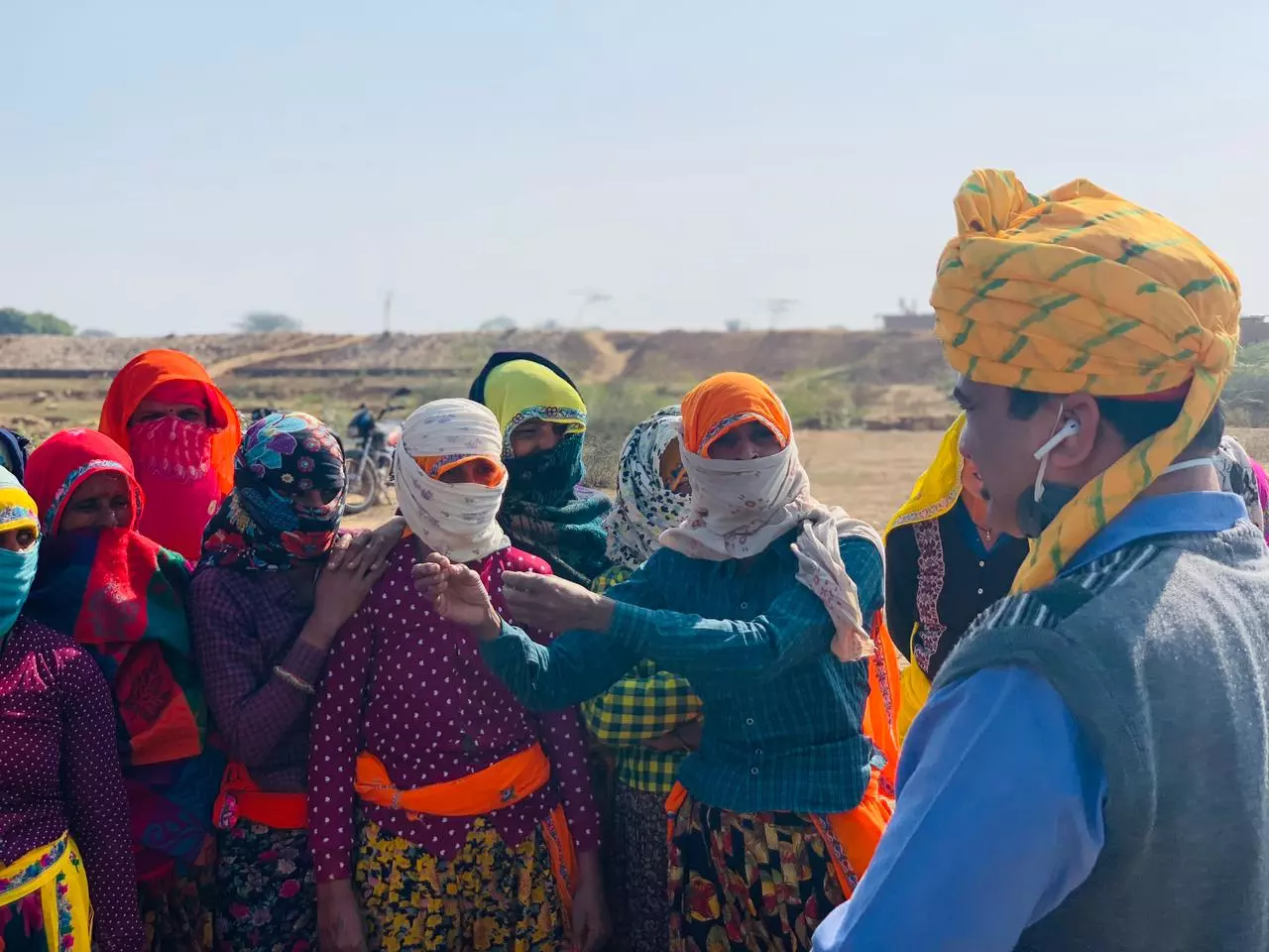 Image of Dr Kafeel Khan with women workers