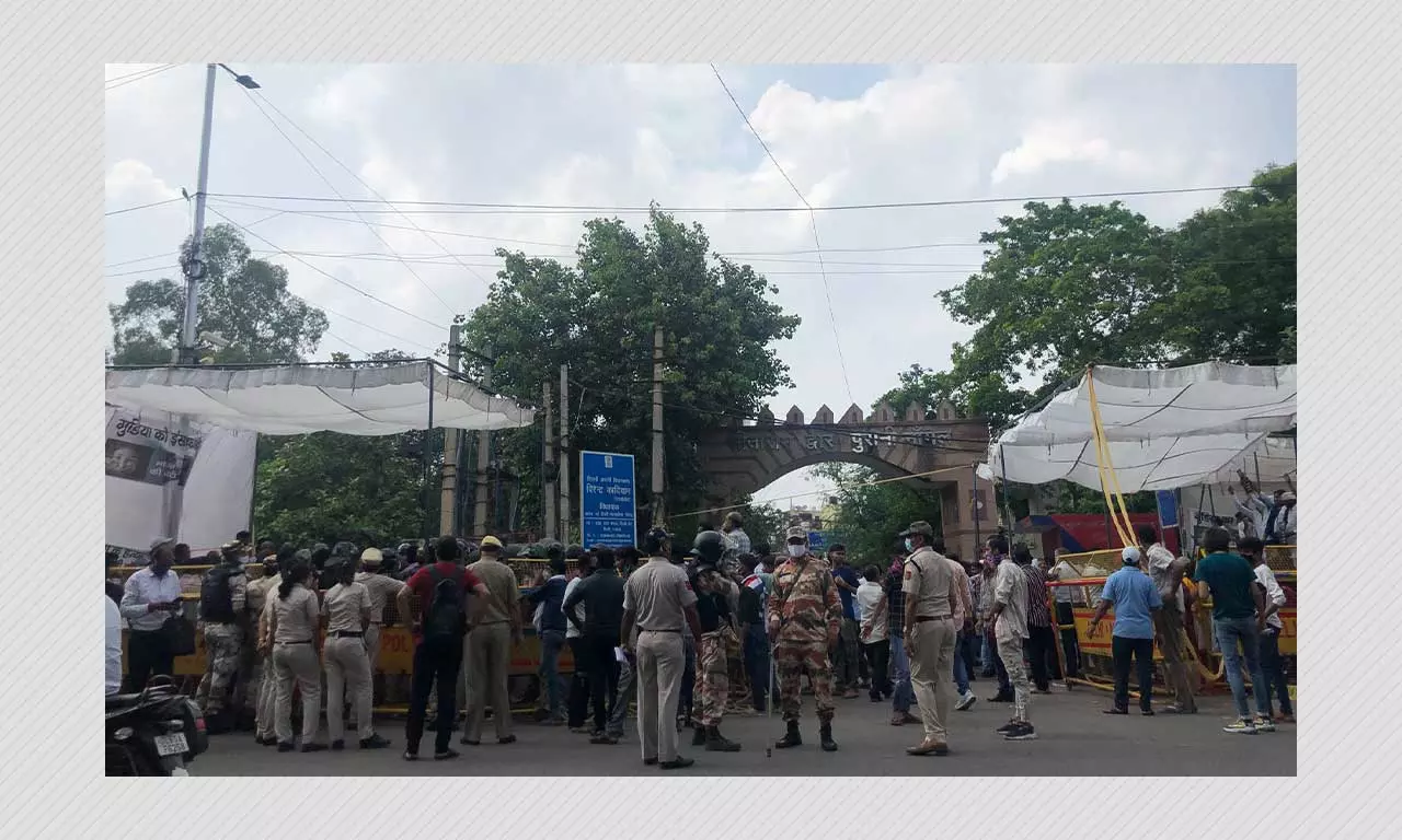 The Army has served a notice to the protestors of the alleged rape and murder of the 9-year-old girl and asked them to vacate the area in view of security concerns. The Army has served a notice to the protestors of the alleged rape and murder of the 9-year-old girl and asked them to vacate the area in view of security concerns.