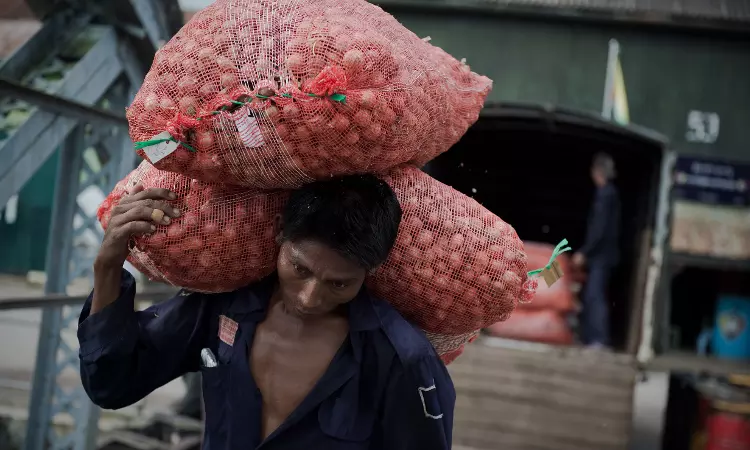 No, Inhaling Onion Fumes Does Not Cure COVID-19