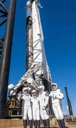 SpaceX Sends First-ever All-civilian Crew to Orbit on Mission Inspiration4