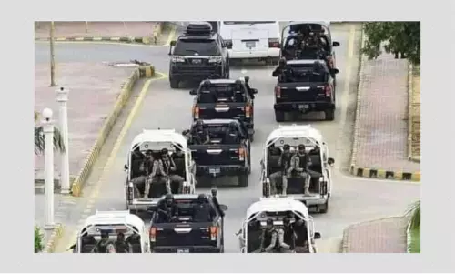 No, This Image Does Not Show Security for NZ Cricket Team in Pakistan