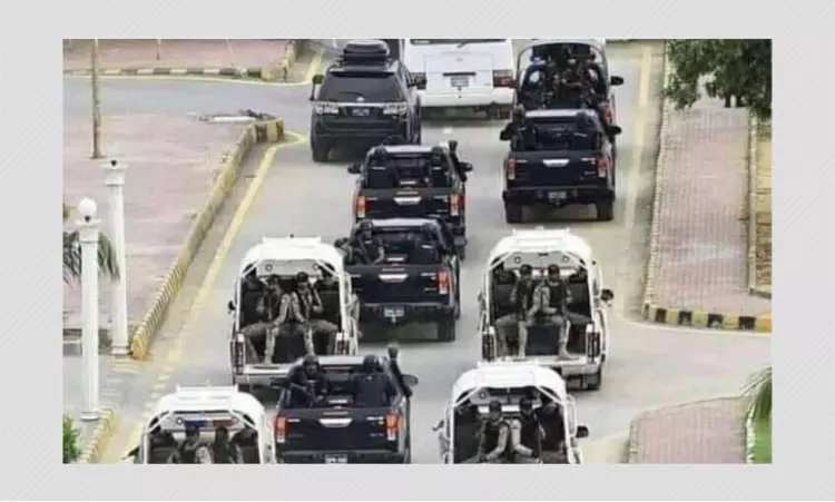 No, This Image Does Not Show Security for NZ Cricket Team in Pakistan