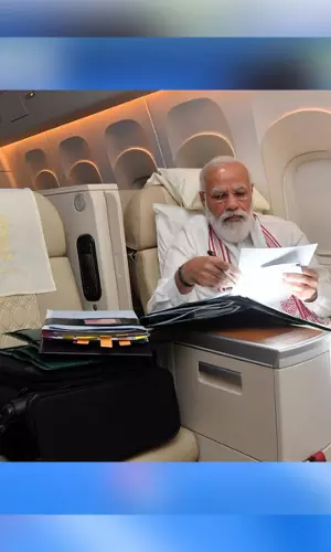 On Flight Mode: Indian Leaders Reading While Travelling