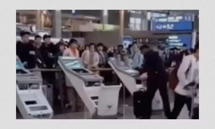 Old Video Falsely Shared As Man Smashing Vaccine Passport Machine