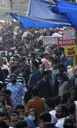In Pictures: Caution Thrown To Air As Delhi Markets See Huge Rush Of Shoppers Ahead Of Diwali