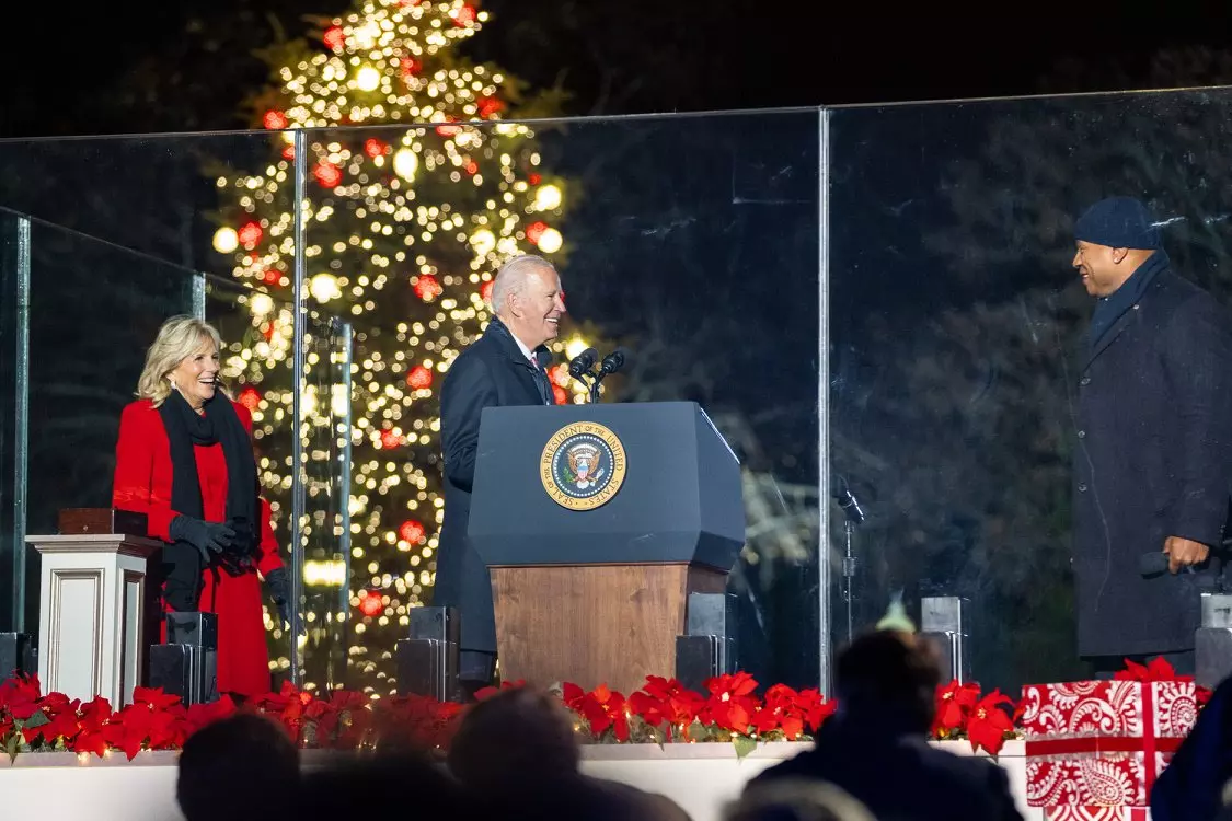 No, White House Is Not Marking Christmas With Holiday Trees