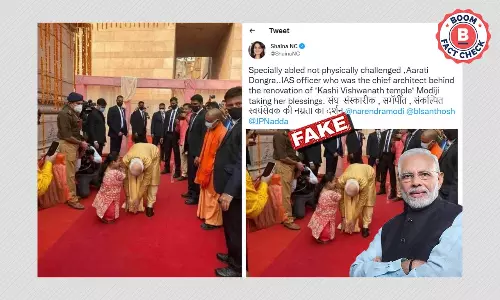 No, This Image Doesnt Show Modi Touching IAS Officer Arti Dogras Feet