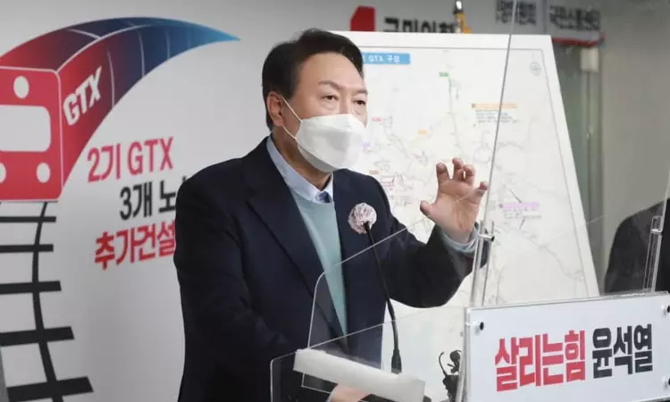 Satirical Image Of South Korean Presidential Candidates Head-Shaking Habit Shared Misleadingly