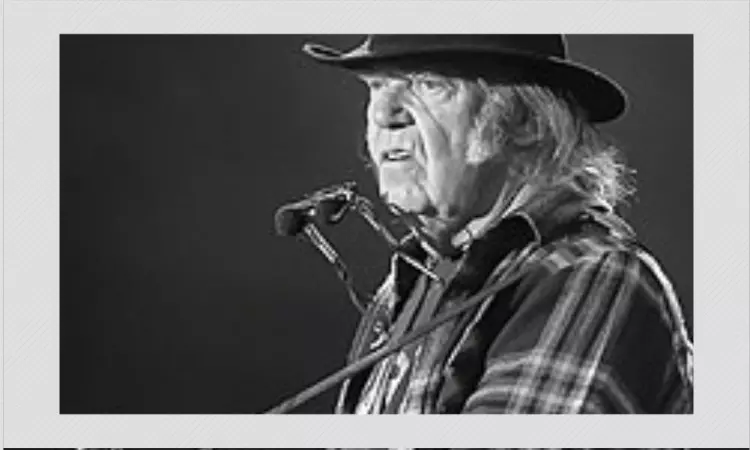 Neil Young Asks Spotify To Remove His Music Over Joe Rogans Covid Misinfo