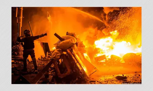 2014 Photos Of Ukrainians Using Molotov Cocktails Viral As Recent