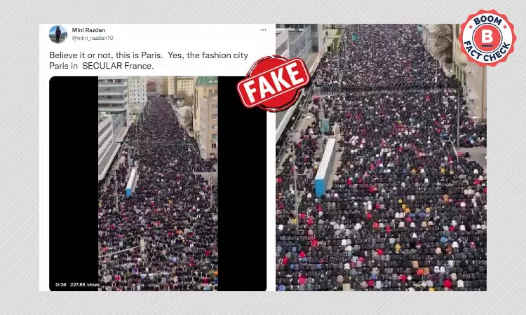 Video From Moscow Falsely Peddled As People Offering Namaz On Road In Paris