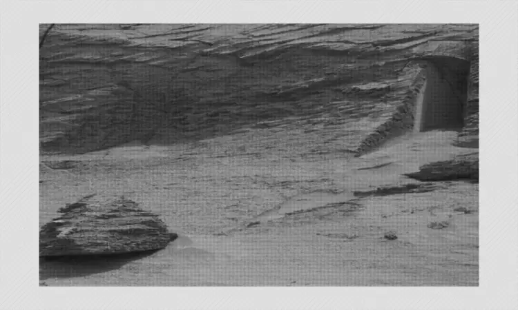 Mars Doorway: Do We See Things In Space That Arent Actually There?