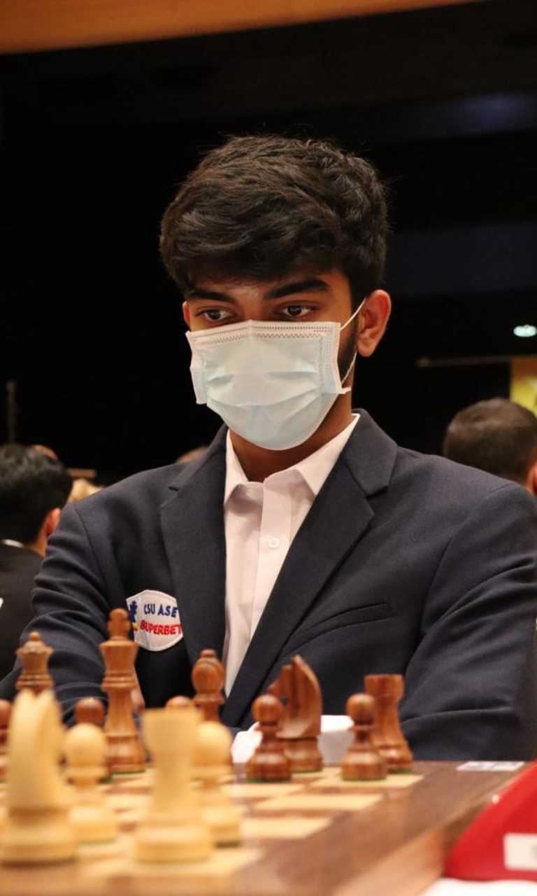 Magnus Carlsen vs Dommaraju Gukesh