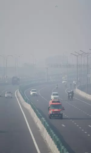 Delhi Air Quality Dips To ‘Very Poor’, AQI At 323