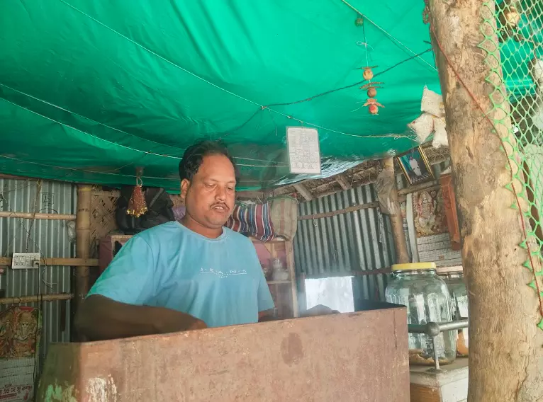  Singha, a tea stall owner, himself claims to be a victim of Shahjahan and his associates.