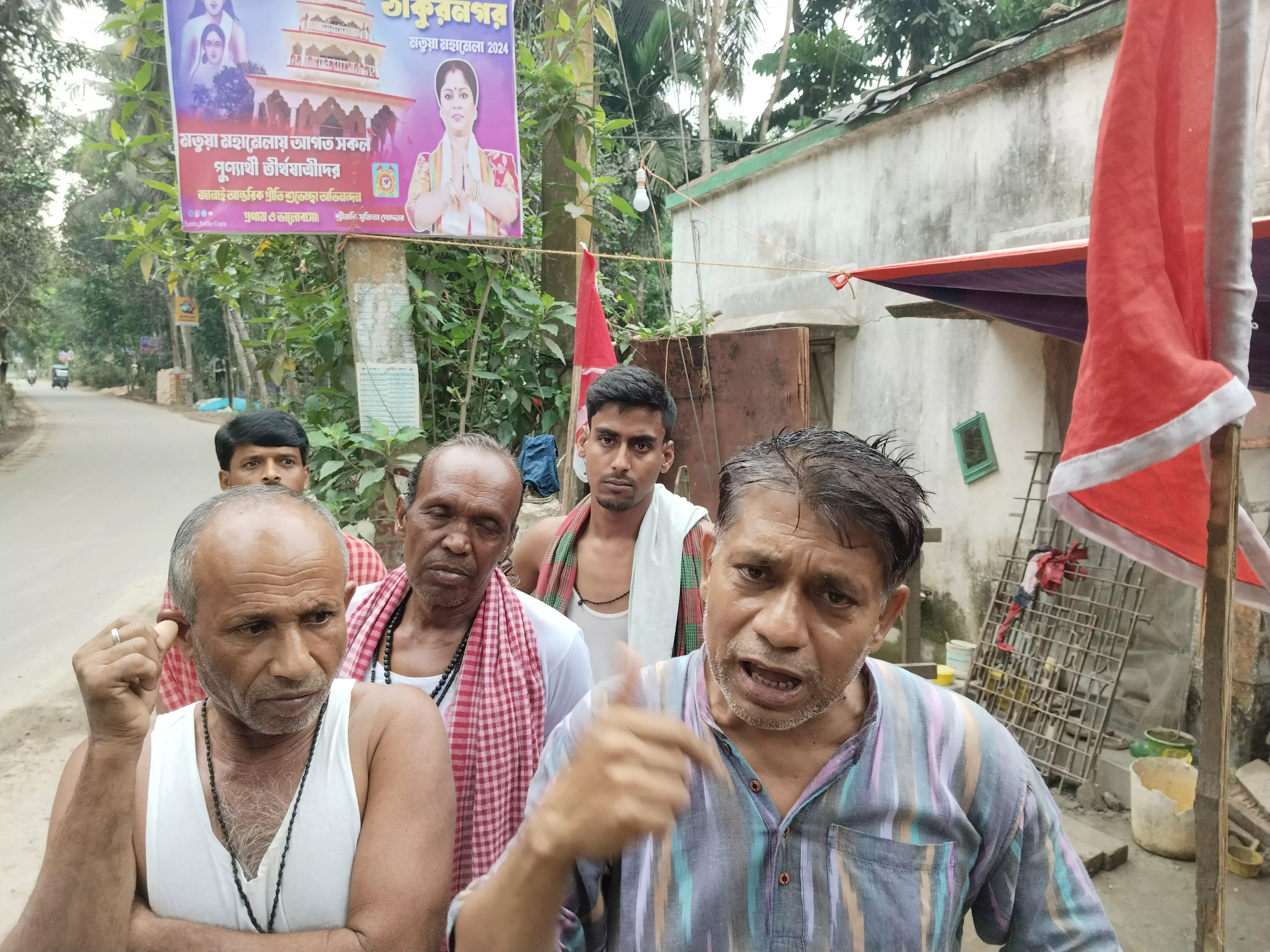 Mridulal Mandal and Madhusudan Mallick outside Mandals residence in Thakurnagar, Bongaon. Photo: Snigdhendu Bhattacharya