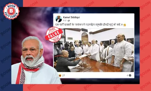 Old Photo Peddled As President Accompanying PM Modi To File LS Nomination