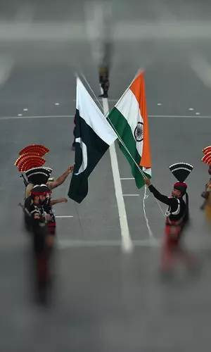 Majority of Indians And Pakistanis Pessimistic About Near-Future Reconciliation, Survey Reveals