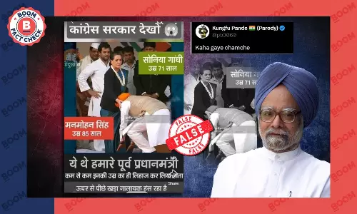 Viral Photo Does Not Show Manmohan Singh Touching Sonia Gandhis Feet