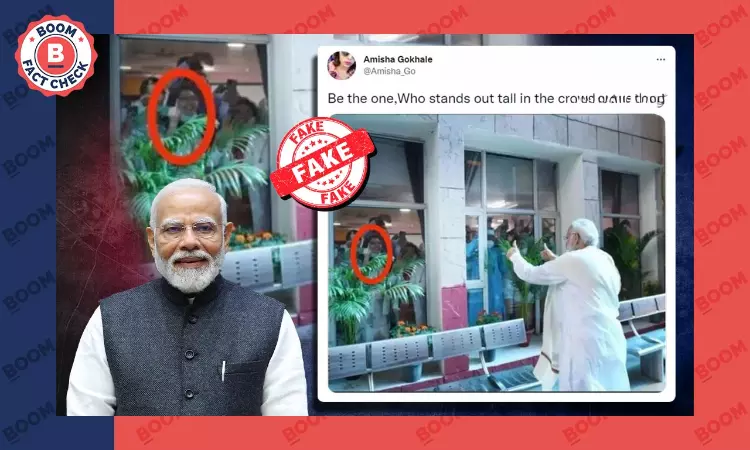 Viral Photo Of A Healthcare Worker Gesturing At PM Modi Is Morphed