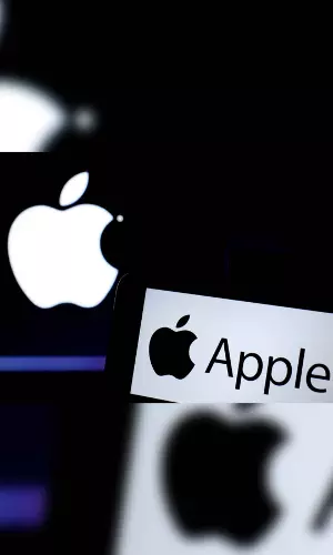 Apple Removes ICEBlock App Amid Safety Concerns Over ICE Tracking