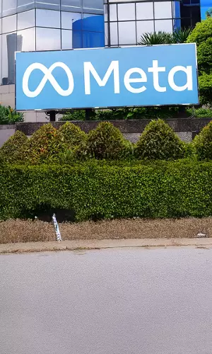 Meta Removes Facebook Page Targeting ICE Agents in Chicago