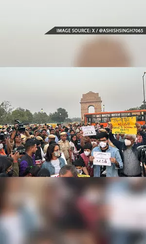 Dozens Detained at India Gate as Delhi Chokes Under ‘Air Emergency’