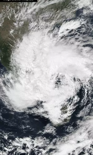 Red Alert Issued for Tamil Nadu as Cyclone Ditwah Claims 300+ Lives in Sri Lanka