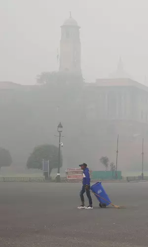Air Pollution Crisis in Delhi: Firewood Tandoors Banned, Schools Online