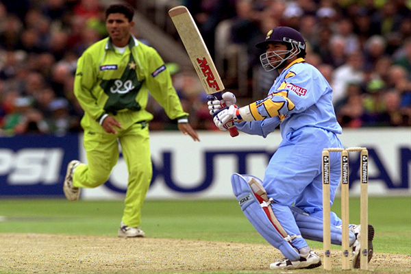 SACHIN TENDULKAR HOOKS A BALL FOR FOUR AGAINST PAKISTAN.