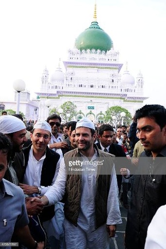 The original photo is from 2014 during Rahul Gandhi's campaign in Barabanki, Uttar Pradesh