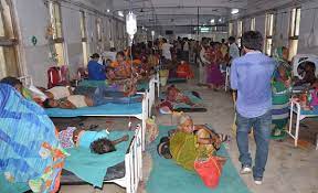 Muzaffarpur: Children with Acute Encephalitis Syndrome (AES) symptoms being treated at hospital in Muzaffarpur, Bihar on June 19, 2019. (Photo: IANS)